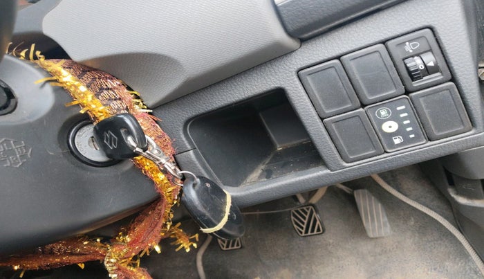 2011 Maruti Wagon R 1.0 LXI CNG, CNG, Manual, 99,154 km, interior