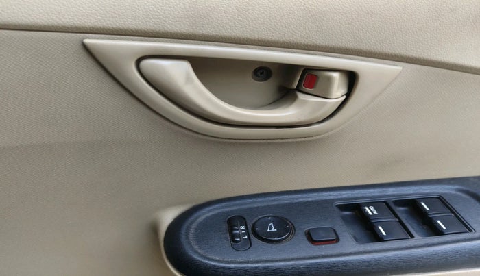 2014 Honda Amaze 1.5L I-DTEC S, Diesel, Manual, 2,88,659 km, interior