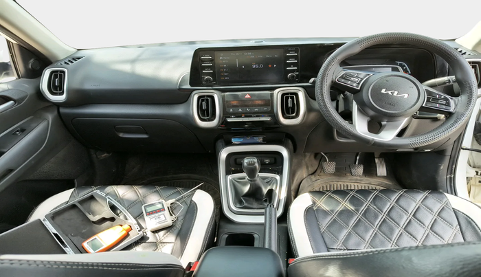 2024 KIA SONET HTK (O) 1.2 Petrol MT, Petrol, Manual, 40,481 km, interior