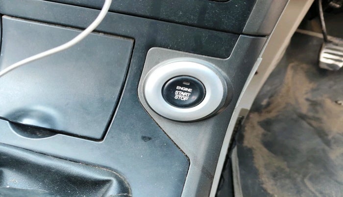 2015 Mahindra XUV500 W10, Diesel, Manual, 1,12,843 km, interior