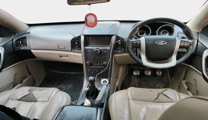 2015 Mahindra XUV500 W10, Diesel, Manual, 1,12,843 km, interior