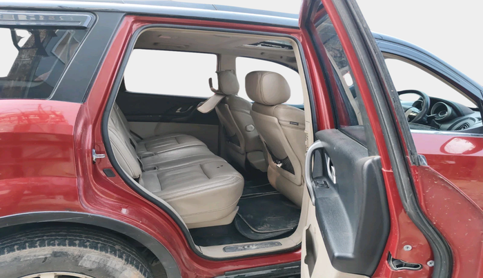 2015 Mahindra XUV500 W10, Diesel, Manual, 1,12,843 km, interior