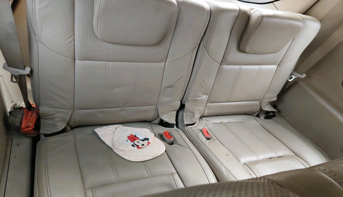 2015 Mahindra XUV500 W10, Diesel, Manual, 1,12,843 km, interior