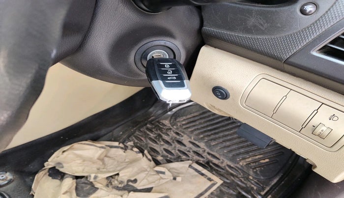 2011 Hyundai Verna FLUIDIC 1.4 VTVT, Petrol, Manual, 1,29,163 km, interior