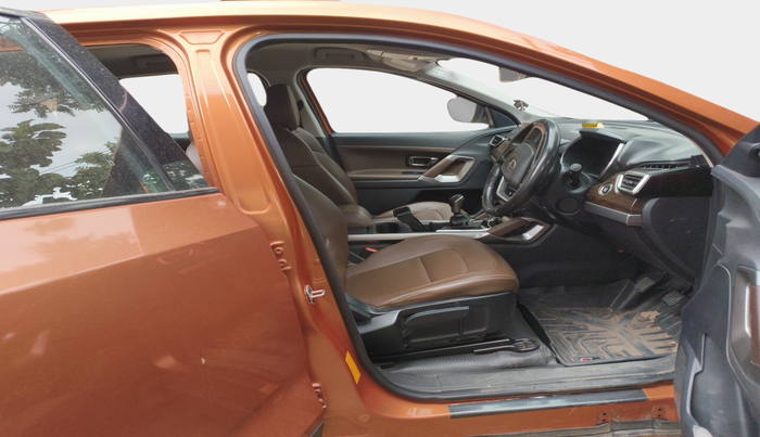 2019 Tata Harrier XZ 2.0L, Diesel, Manual, 1,38,019 km, interior