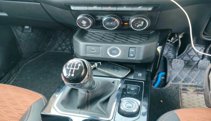 2024 Renault Kiger RXZ MT, Petrol, Manual, 24,959 km, interior