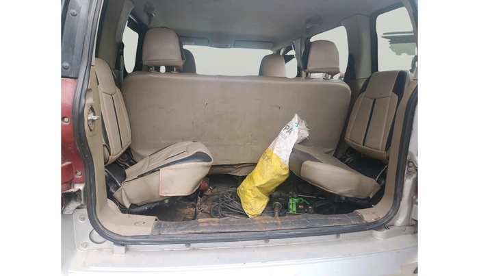 2017 Mahindra TUV300 T4 PLUS, Diesel, Manual, 1,02,923 km, interior