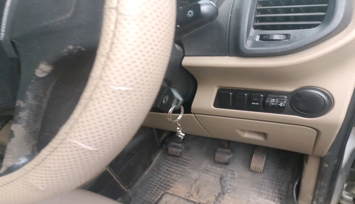 2017 Mahindra TUV300 T4 PLUS, Diesel, Manual, 1,02,923 km, interior