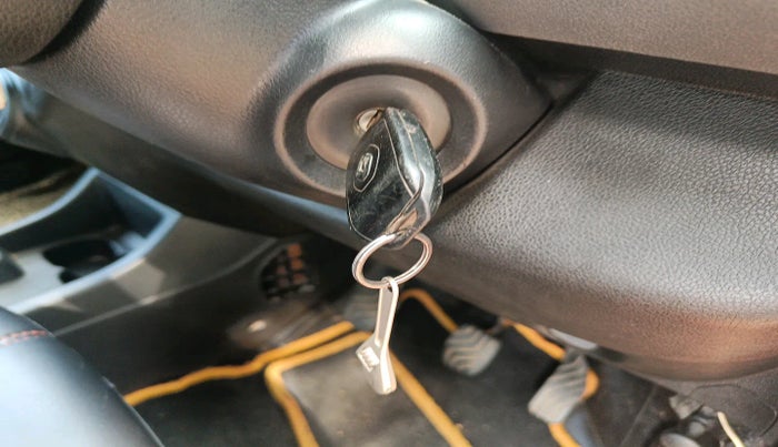 2019 Renault Kwid RXT 0.8 (O), Petrol, Manual, 59,598 km, interior