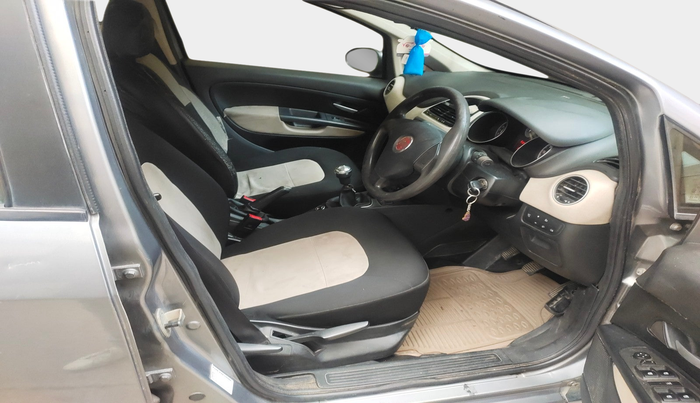 2016 Fiat Punto EVO DYNAMIC 1.3 MULTIJET, Diesel, Manual, 1,18,918 km, interior