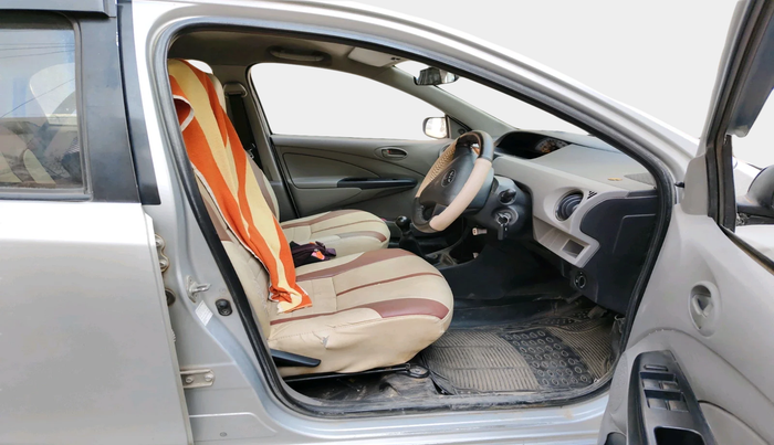 2011 Toyota Etios Liva G, Petrol, Manual, 1,38,237 km, interior