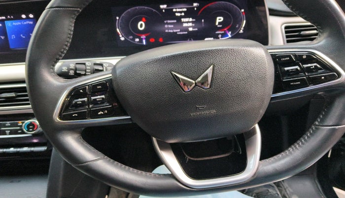 2021 Mahindra XUV700 AX 7 LUXURY P AT 7 STR, Petrol, Automatic, 49,766 km, interior