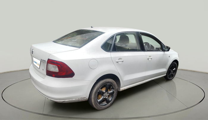 2014 Skoda Rapid ELEGANCE 1.6 TDI CR MT, Diesel, Manual, 99,957 km, exterior