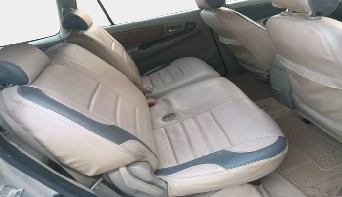 2012 Toyota Innova 2.5 VX 8 STR, Diesel, Manual, 1,80,725 km, interior