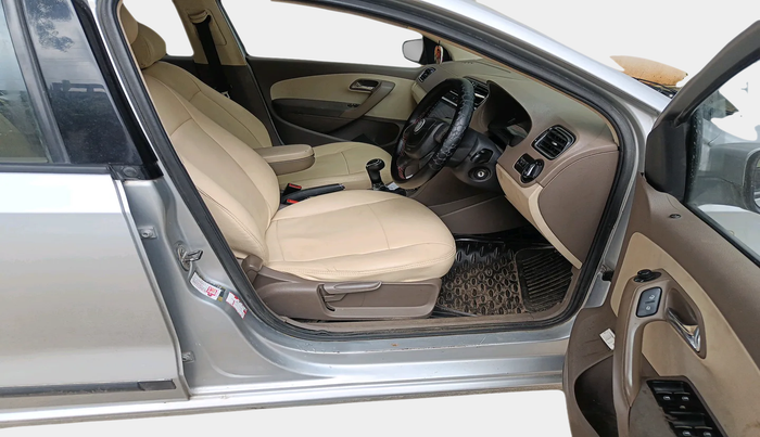 2013 Skoda Rapid AMBITION 1.6 TDI CR MT PLUS, Diesel, Manual, 1,35,424 km, interior