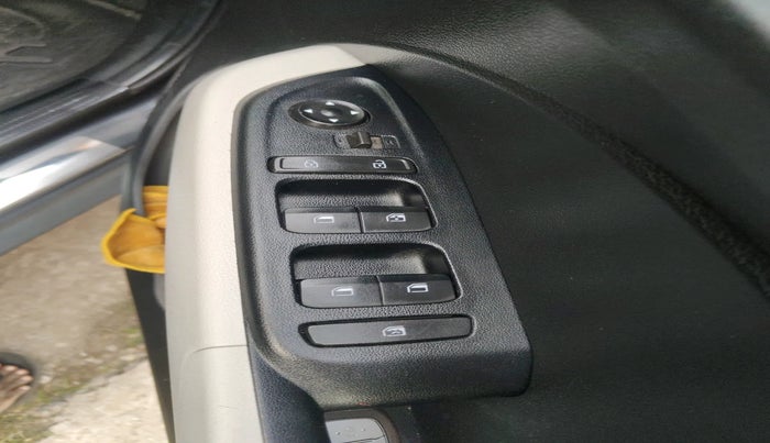 2025 Hyundai VENUE S(O) 1.2, Petrol, Manual, 24,639 km, interior