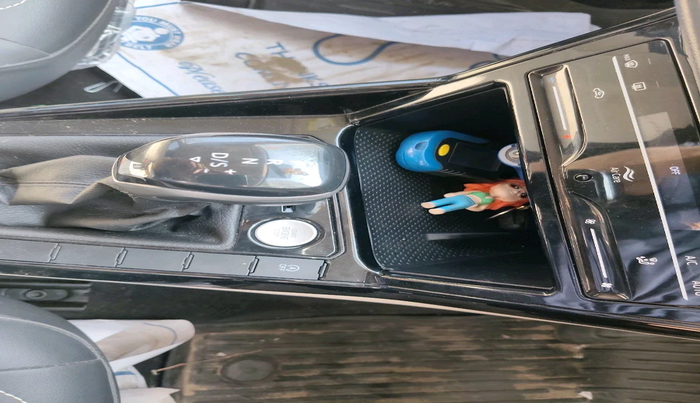 2024 Volkswagen VIRTUS HIGHLINE TSI 1.0 AT, Petrol, Automatic, 18,000 km, interior