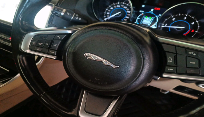 2018 Jaguar XE PRESTIGE DIESEL, Diesel, Automatic, 57,249 km, interior