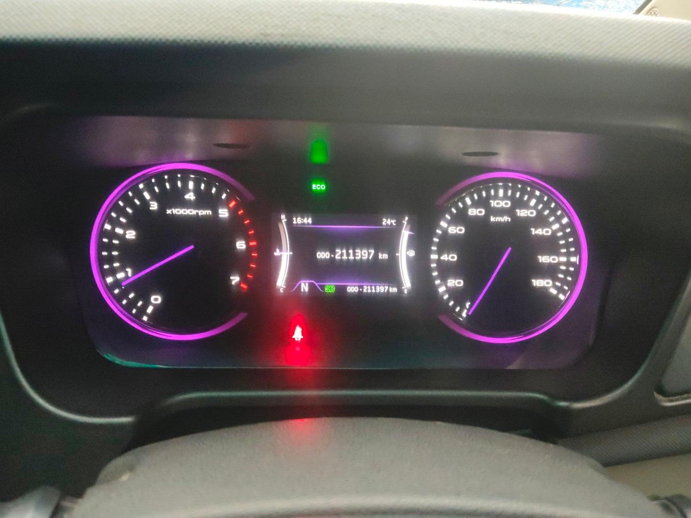 2018 Mahindra MARAZZO M6 8 STR, Diesel, Manual, 2,11,800 km, interior