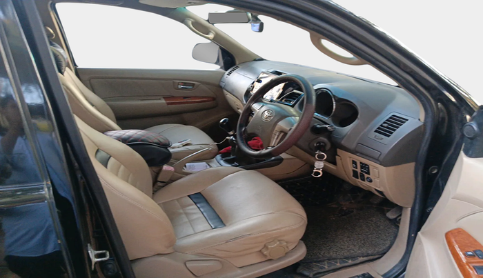 2010 Toyota Fortuner 3.0 4X4 MT, Diesel, Manual, 1,92,113 km, interior