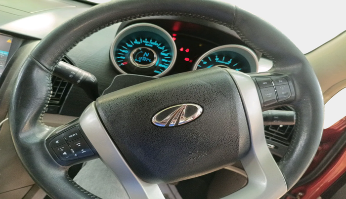 2016 Mahindra XUV500 W8, Diesel, Manual, 1,23,224 km, interior