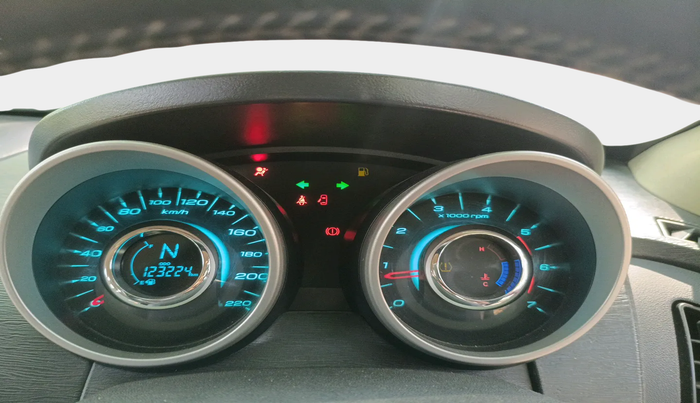 2016 Mahindra XUV500 W8, Diesel, Manual, 1,23,224 km, interior