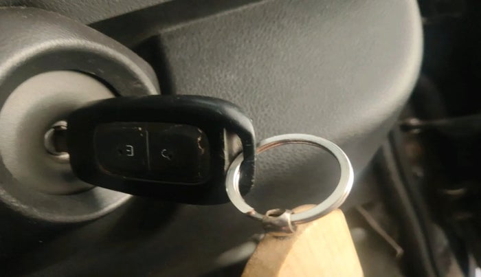 2017 Renault Kwid RXT 1.0 AMT, Petrol, Automatic, 77,185 km, interior