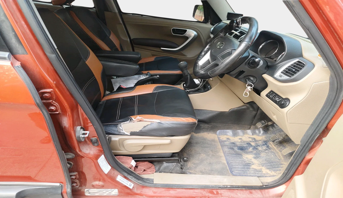 2017 Mahindra TUV300 T8, Diesel, Manual, 94,767 km, interior