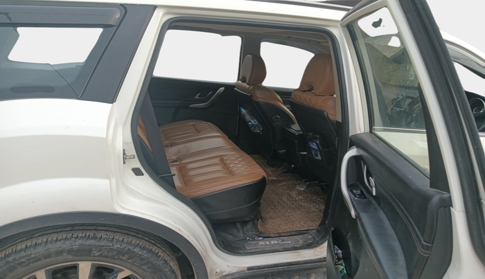2019 Mahindra XUV500 W11, Diesel, Manual, 1,10,489 km, interior