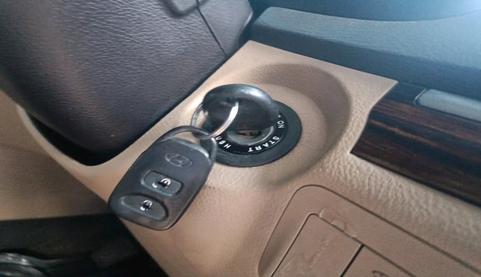 2011 Hyundai Santa Fe 2 WD, Diesel, Manual, 1,36,132 km, interior