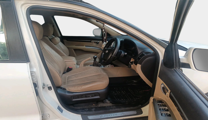 2011 Hyundai Santa Fe 2 WD, Diesel, Manual, 1,36,132 km, interior