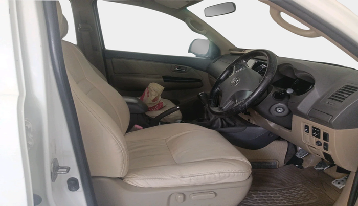 2013 Toyota Fortuner 3.0 4X4 MT, Diesel, Manual, 1,16,638 km, interior