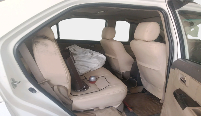 2013 Toyota Fortuner 3.0 4X4 MT, Diesel, Manual, 1,16,638 km, interior