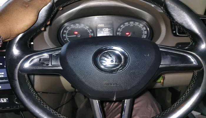 2015 Skoda Rapid 1.5 TDI CR ELEGANCE PLUS, Diesel, Manual, 1,31,929 km, interior