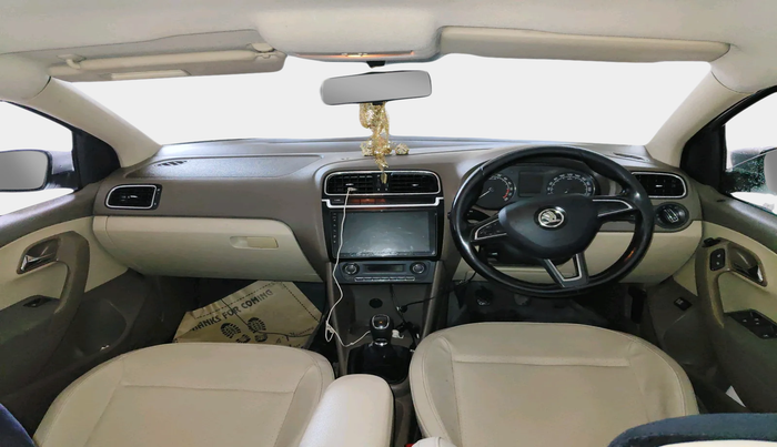 2015 Skoda Rapid 1.5 TDI CR ELEGANCE PLUS, Diesel, Manual, 1,31,929 km, interior