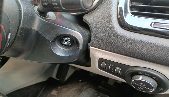 2018 Jeep Compass LIMITED 2.0 DIESEL, Diesel, Manual, 1,30,914 km, interior