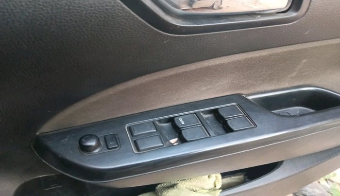 2015 Maruti Swift ZXI, Petrol, Manual, 62,065 km, interior