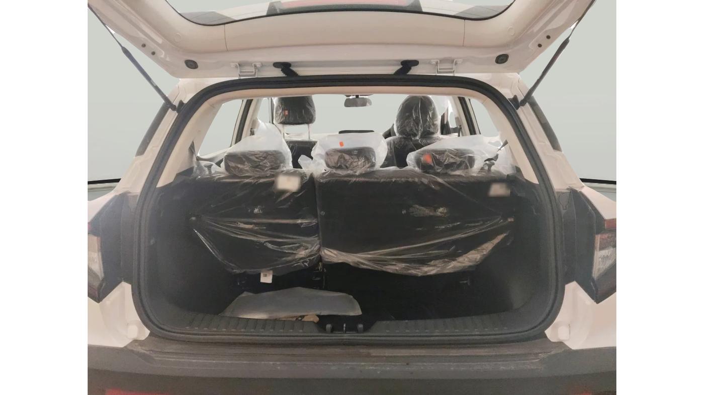 2025 Mahindra XUV 3XO AX5 1.2 L TCMPFi, Petrol, Manual, 3,143 km, exterior