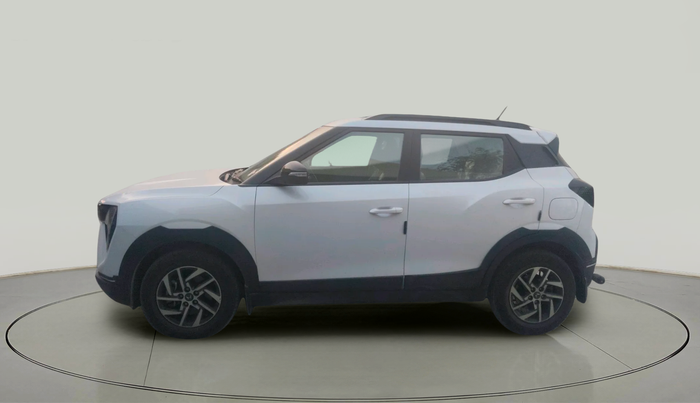 2025 Mahindra XUV 3XO AX5 1.2 L TCMPFi, Petrol, Manual, 3,143 km, exterior