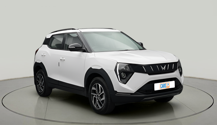 2025 Mahindra XUV 3XO AX5 1.2 L TCMPFi, Petrol, Manual, 3,143 km, exterior