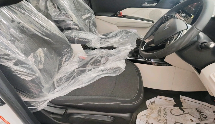 2025 Mahindra XUV 3XO AX5 1.2 L TCMPFi, Petrol, Manual, 3,143 km, interior