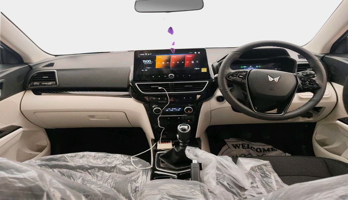 2025 Mahindra XUV 3XO AX5 1.2 L TCMPFi, Petrol, Manual, 3,143 km, interior