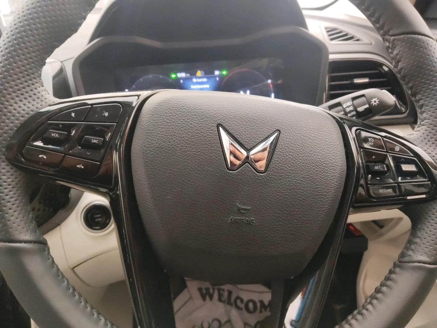 2025 Mahindra XUV 3XO AX5 1.2 L TCMPFi, Petrol, Manual, 3,143 km, interior