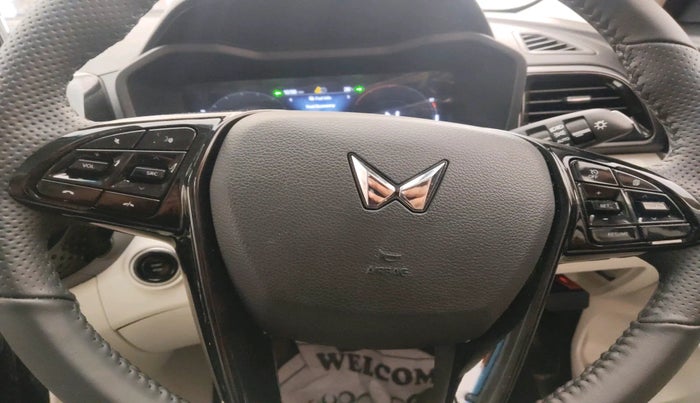 2025 Mahindra XUV 3XO AX5 1.2 L TCMPFi, Petrol, Manual, 3,143 km, interior