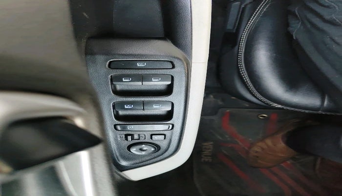 2022 Hyundai VENUE SX 1.2 PETROL, Petrol, Manual, 75,517 km, interior