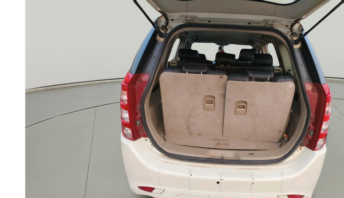 2016 Mahindra XUV500 W4, Diesel, Manual, 1,99,287 km, exterior