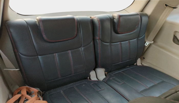 2016 Mahindra XUV500 W4, Diesel, Manual, 1,99,287 km, interior