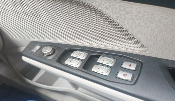 2024 Mahindra XUV300 W4 1.2 PETROL, Petrol, Manual, 12,902 km, interior