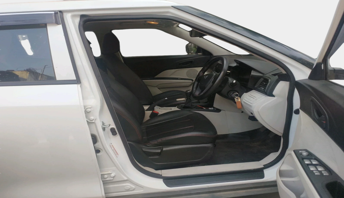 2024 Mahindra XUV300 W4 1.2 PETROL, Petrol, Manual, 12,902 km, interior