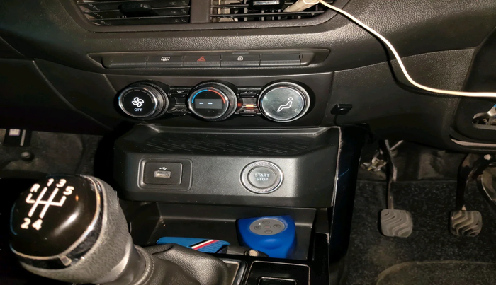 2021 Renault Kiger RXZ MT, Petrol, Manual, 34,471 km, interior